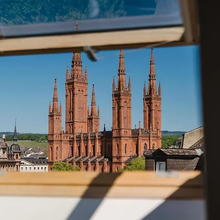 3 Bedroom Penthouse - Whirlpool - Zentral - Kueche - Wifi - Kaffee - Geraeumig - Terrasse - Parkhaus Apartment Wiesbaden