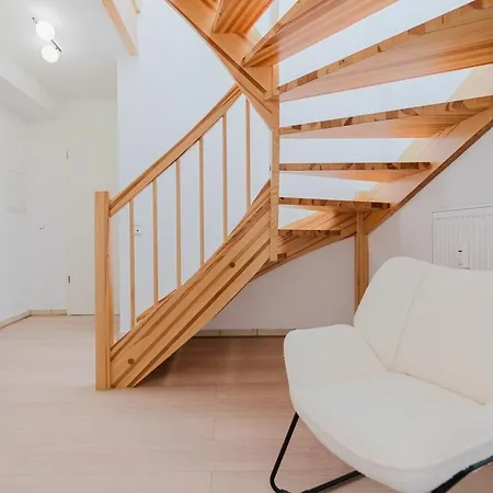 Apartment 3 Bedroom Penthouse - Whirlpool - Zentral - Kueche - Wifi - Kaffee - Geraeumig - Terrasse - Parkhaus Wiesbaden