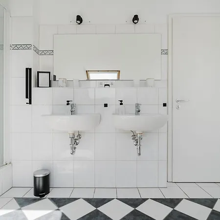 3 Bedroom Penthouse - Whirlpool - Zentral - Kueche - Wifi - Kaffee - Geraeumig - Terrasse - Parkhaus Apartman Wiesbaden