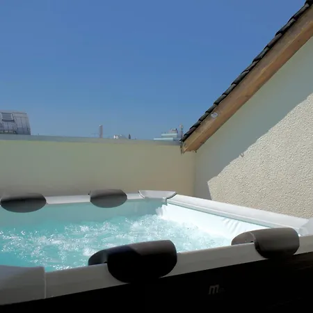 3 Bedroom Penthouse - Whirlpool - Zentral - Kueche - Wifi - Kaffee - Geraeumig - Terrasse - Parkhaus Apartman