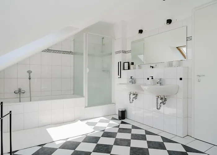 Apartment 3 Bedroom Penthouse - Whirlpool - Zentral - Kueche - Wifi - Kaffee - Geraeumig - Terrasse - Parkhaus